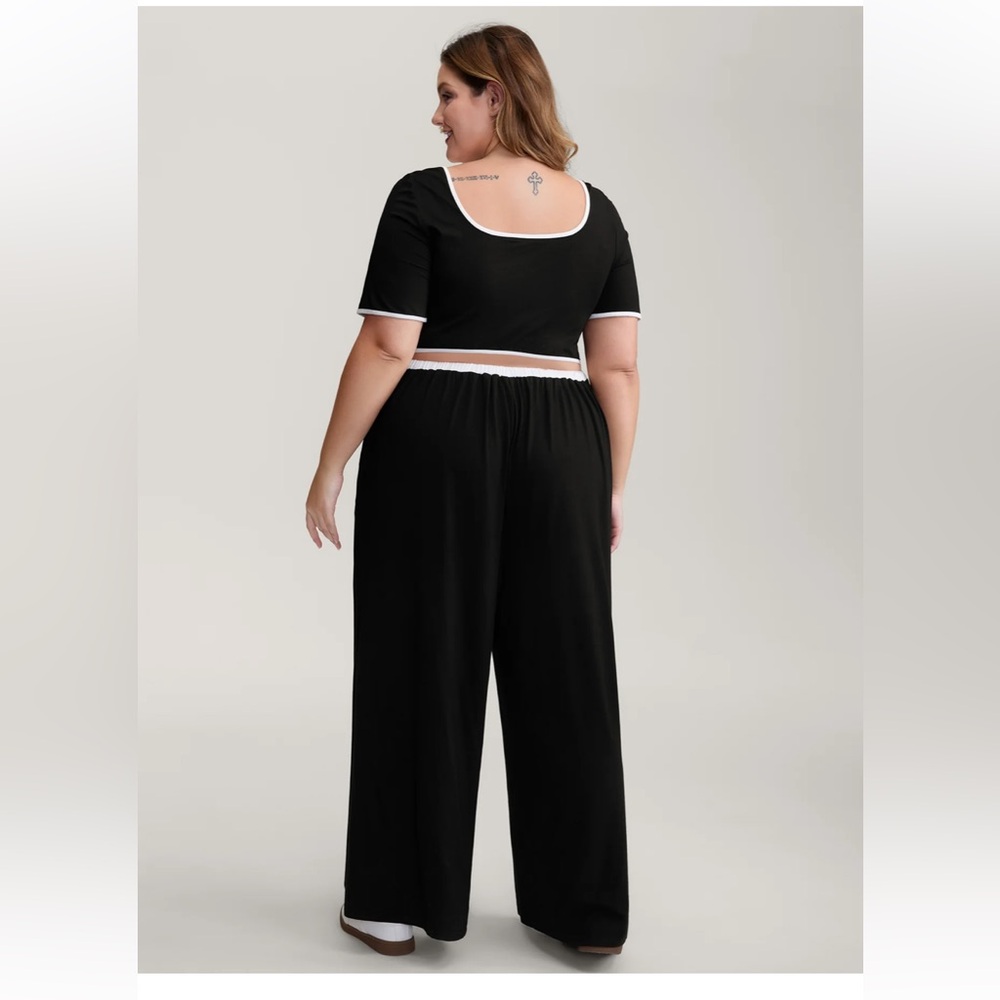 BloomChic Easy Peezy Square Neckline Contrast Poc… - image 1